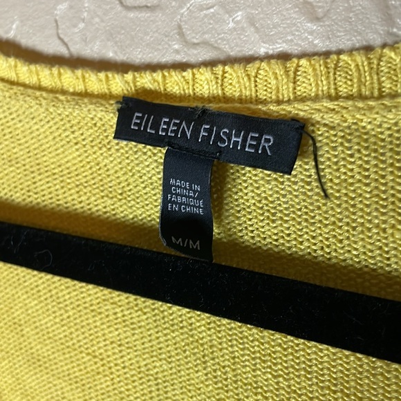 Eileen Fisher 100% Organic Linen Yellow V-Neck Lightweight Sweater Size Medium - Picture 4 of 6